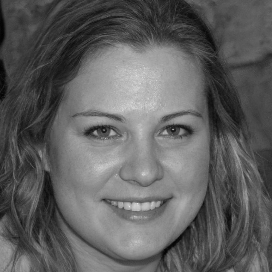 Sarah Mitchell - Directora Financiera